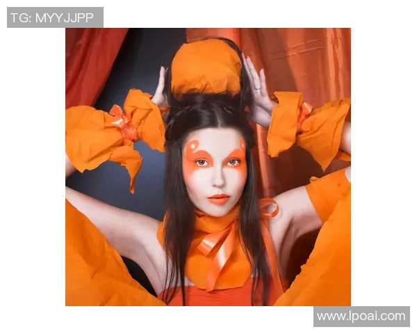 橙色头像下的足球明星女孩展现青春活力与运动魅力