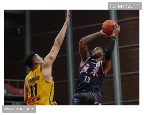 功夫足球明星与林中豹展开激烈对决谁将赢得这场奇幻之战